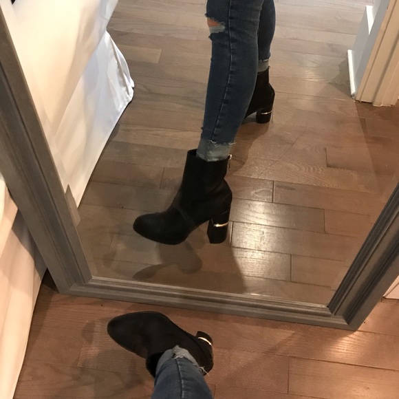 Heals with Gold Accent - Picture 2 of 4